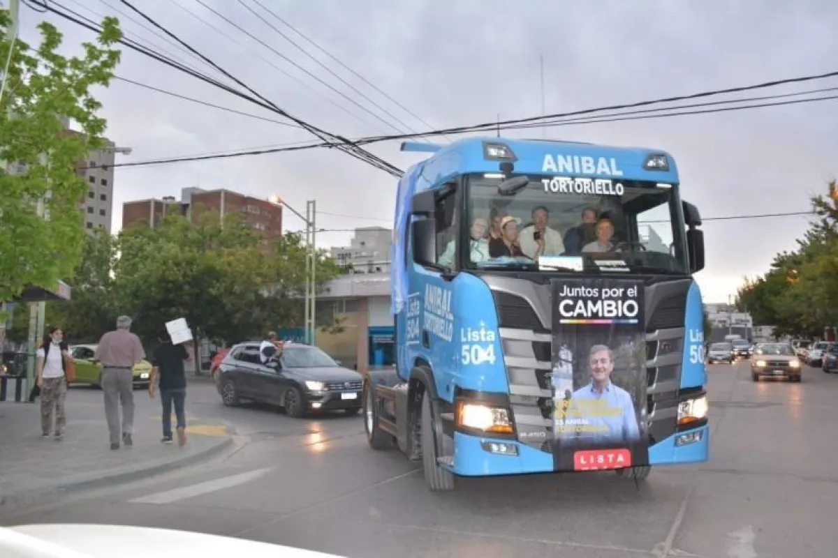 Empresa vinculada al diputado rionegrino Tortoriello en escándalo por licitación con sobrecostos en Santa Cruz