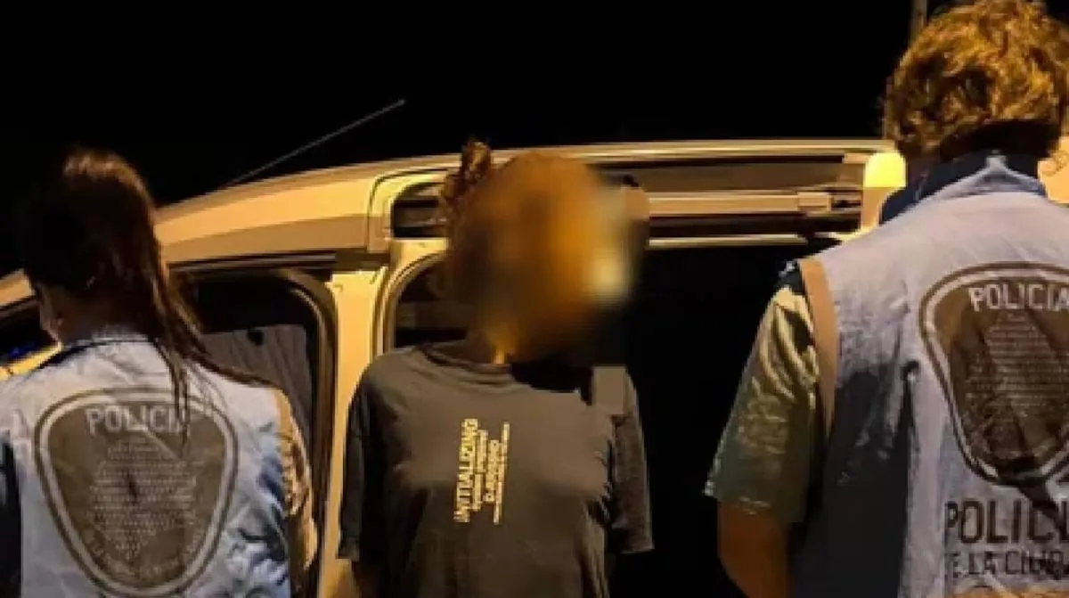 Cayó en Salta una mujer que traficaba cocaína oculta en libros de cuentos infantiles