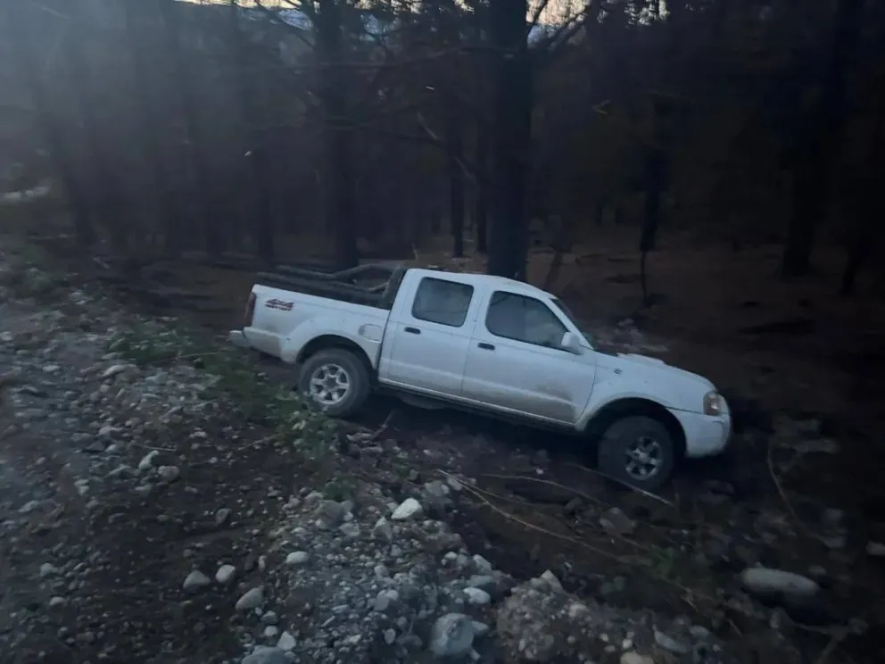 Aparatoso vuelco en la zona de El Hoyo, Chubut. 