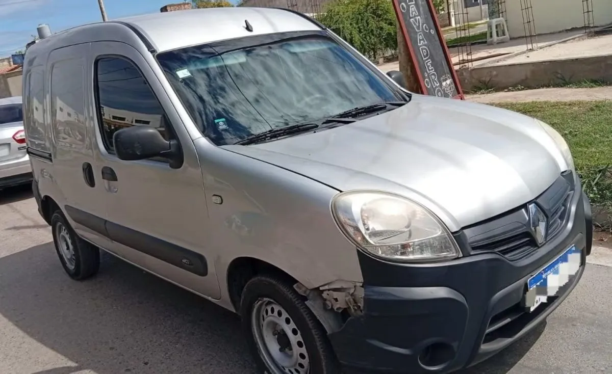 Robaron una camioneta con tres menores adentro en Córdoba: detuvieron al ladrón tras operativo cerrojo