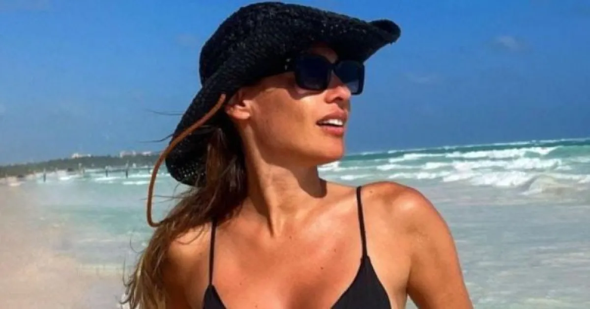 Pampita cerró el verano con una microbikini animal print que se volvió viral