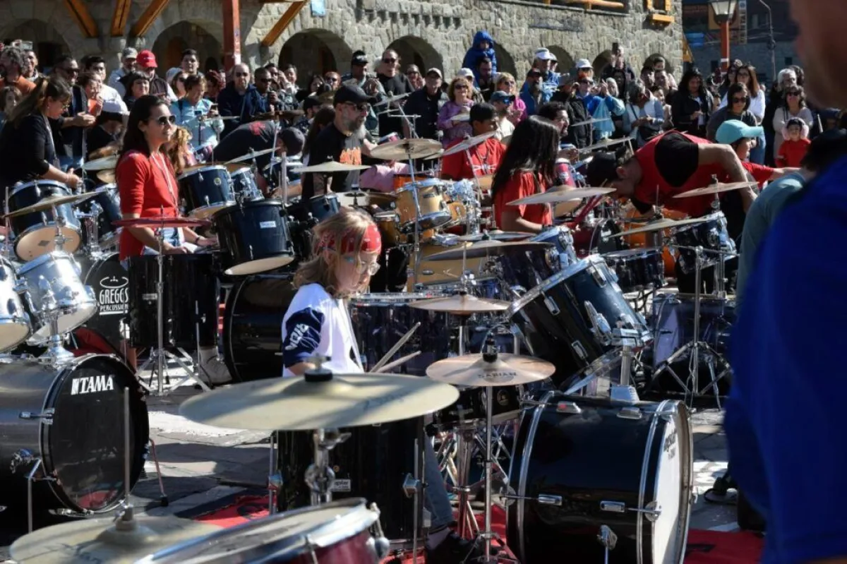 Más de cien bateristas de todas las edades protagonizaron un evento histórico en el Centro Cívico
