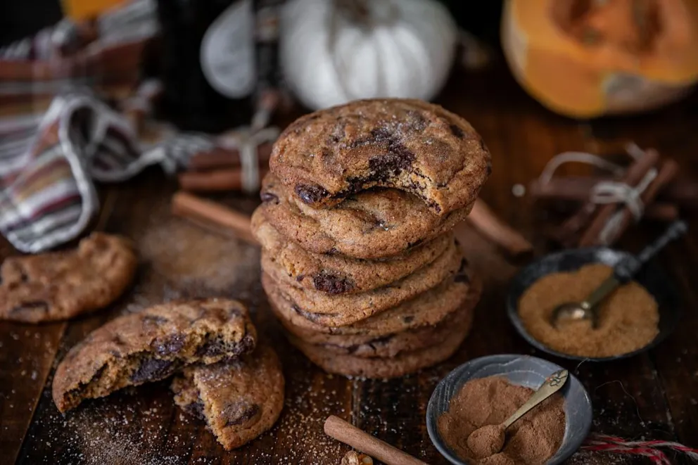 Cookies caseras de chocolate amargo y calabaza. 