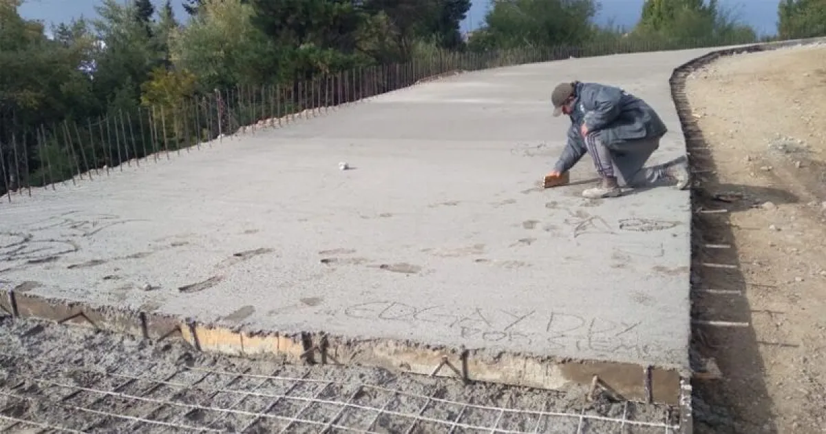 Vandalismo en obras de pavimentación de la Barda del Ñireco genera pérdidas y retrasos