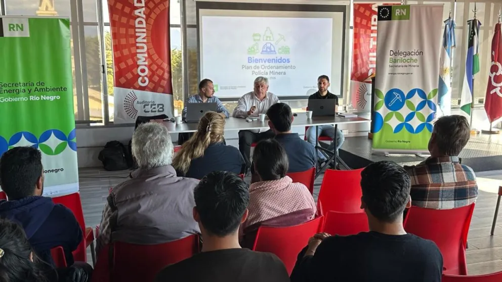 El encuentro se  llevó a cabo en el Salón de la Cooperativa de Electricidad Bariloche.