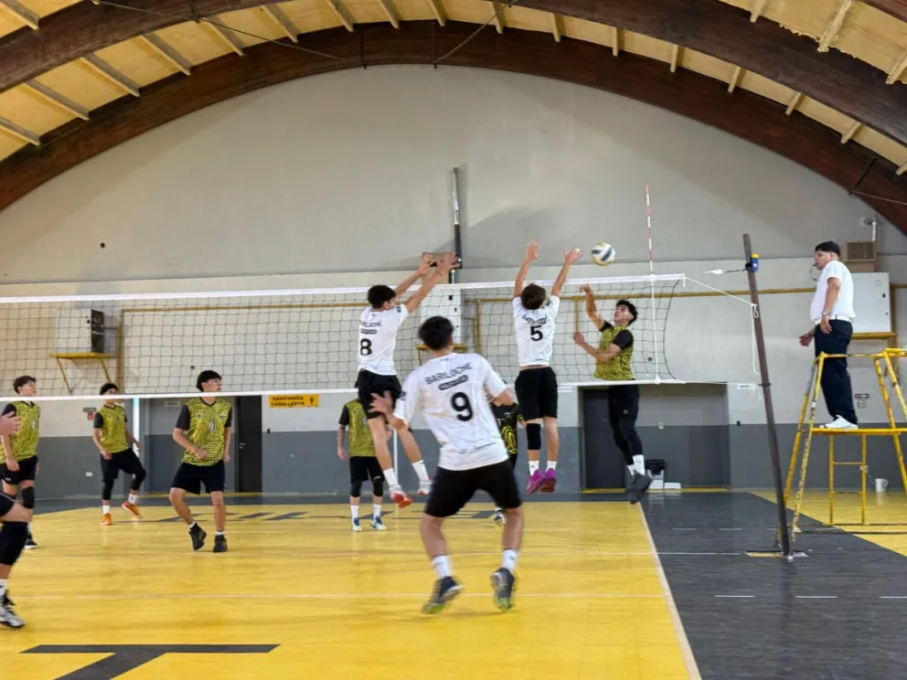 El club destacó el compromiso, la evolución técnica y táctica de ambos equipos.