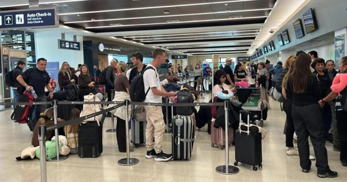 La OMIDUC desplegó un operativo de emergencia en el aeropuerto por pasajeros varados de Flybondi