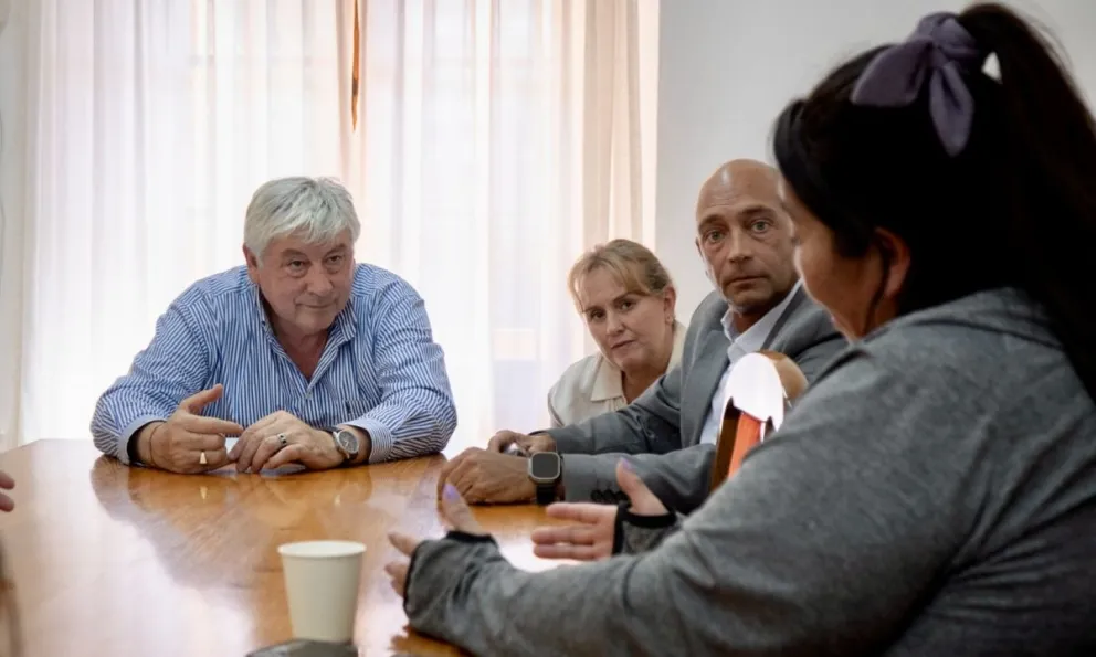 Walter Cortés con el referentes de la ARB. 