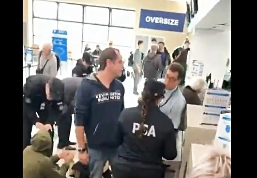 Momentos de tensión en el aeropuerto local. 