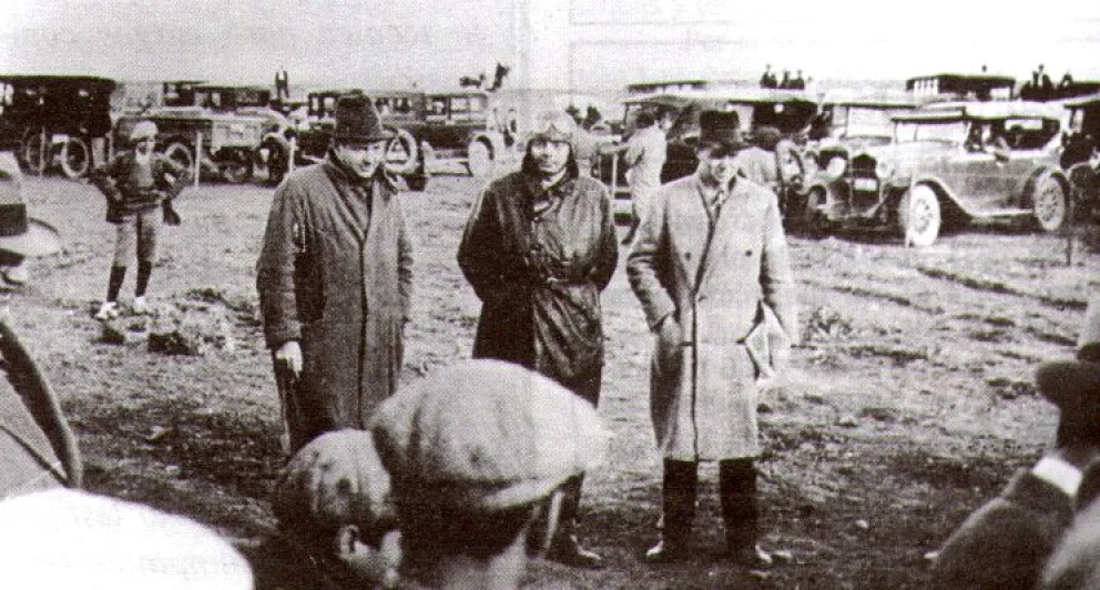 Saint Exupéry (centro) en Río Gallegos. Archivo Oscar Rimondi.