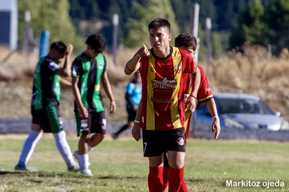 Cruz del Sur recibe a Deportivo Angostura. Foto: Marcos Ojeda. 