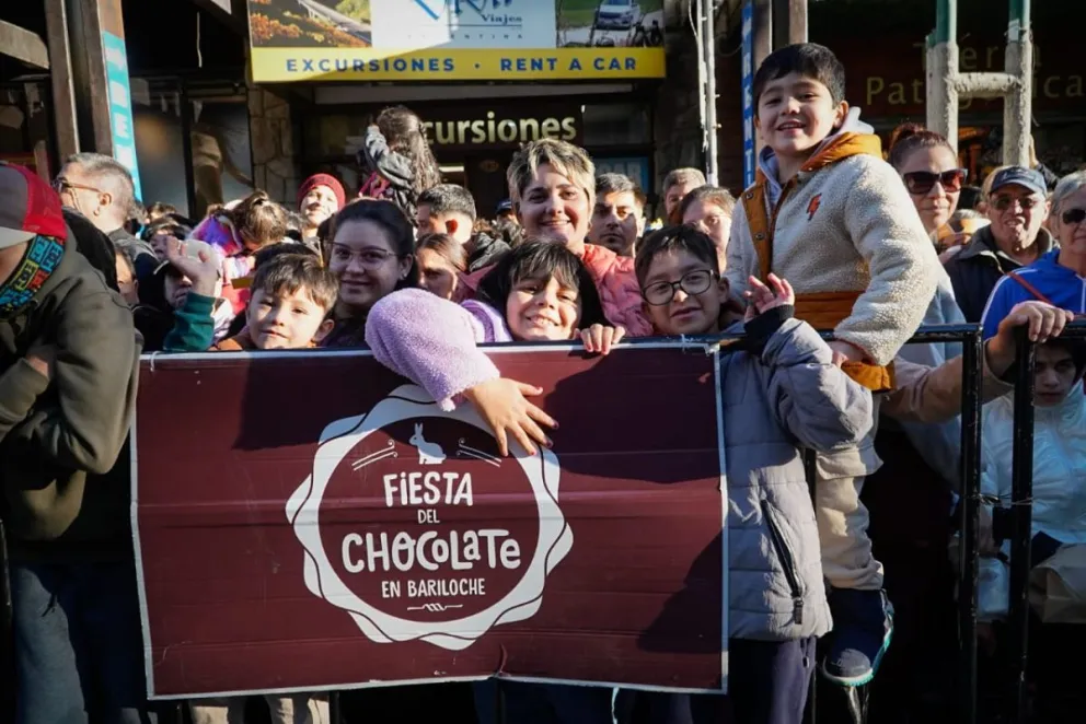 Se vive un clima de mucha alegría en la calle Mitre. 