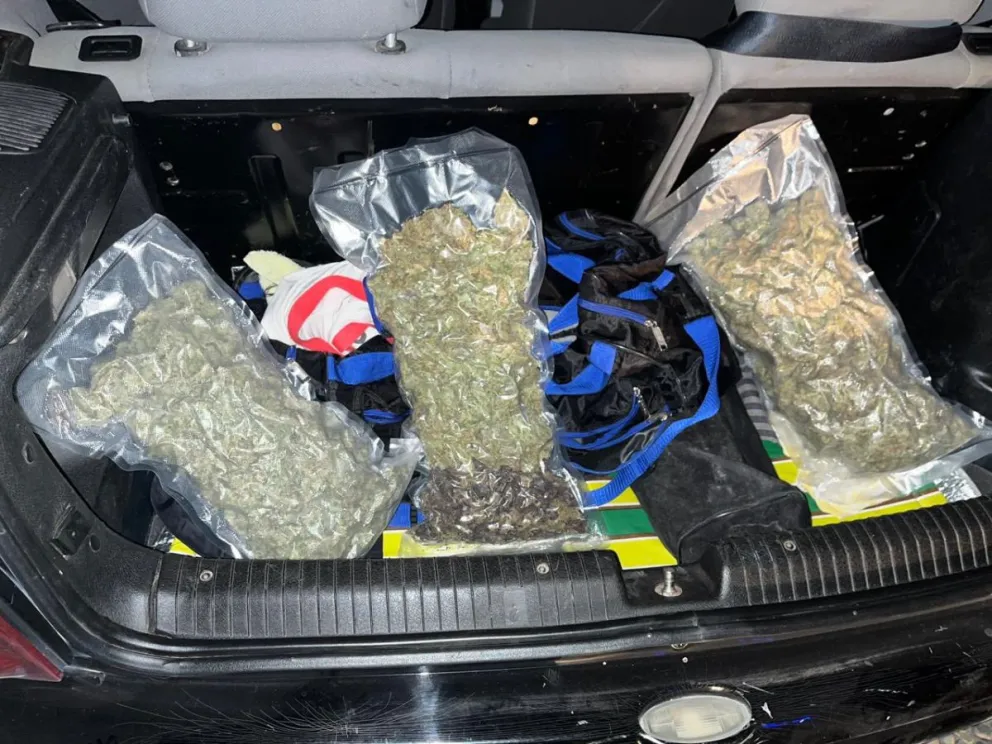 Un hombre viajaba con más de un kilo de marihuana en el baúl de su vehículo