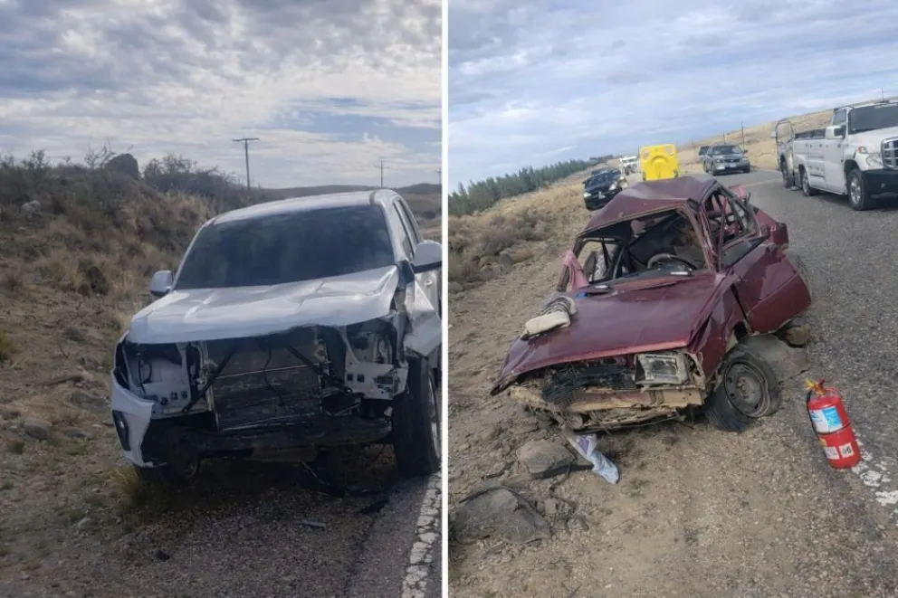 Las imágenes del siniestro evidencian la violencia del impacto, especialmente en el Renault 9, que presenta severos daños en su estructura. Foto Realidad Sanmartinense.
