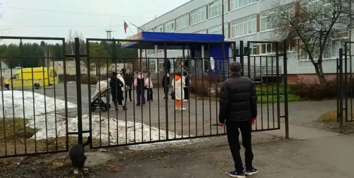 Un adolescente mató a puñaladas a una profesora en la puerta de una ...