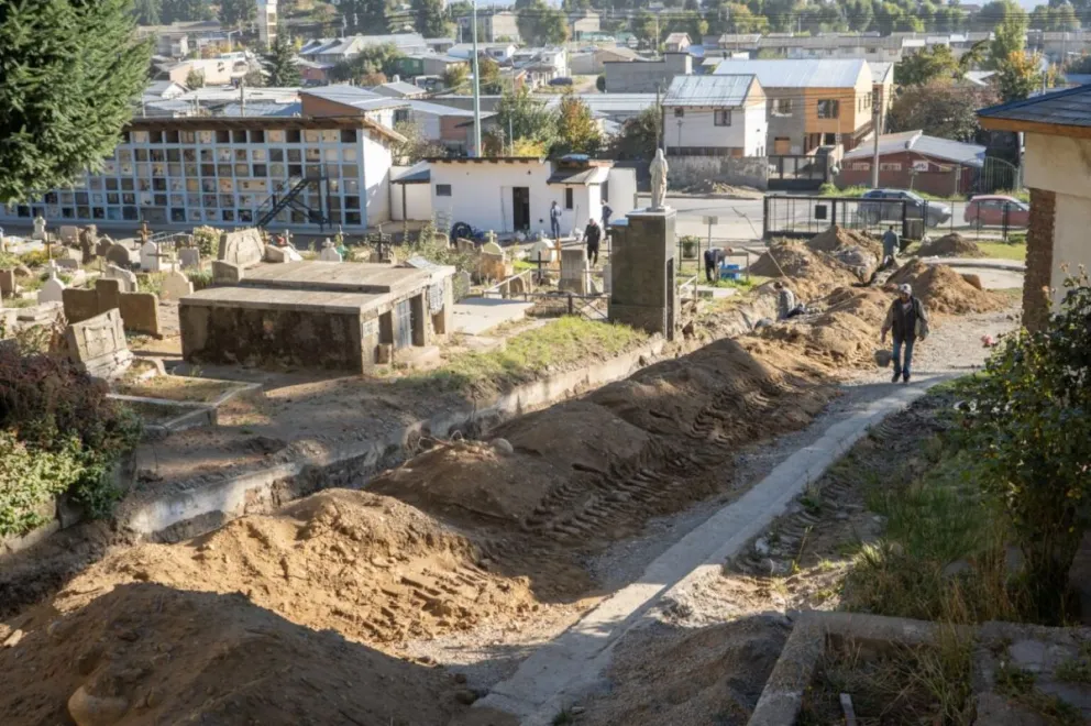 Las obras, que incluyen el vertido de hormigón para contrapisos, fundaciones y cimientos, forman parte de una intervención más amplia que busca mejorar la infraestructura