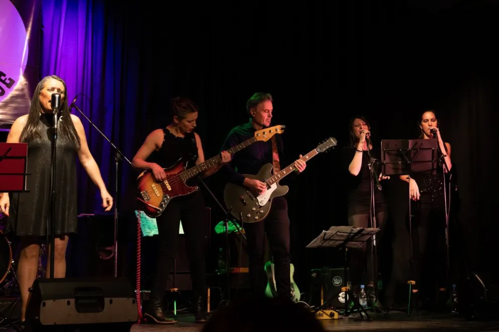 Voces de mujer predominan en El Alambique.