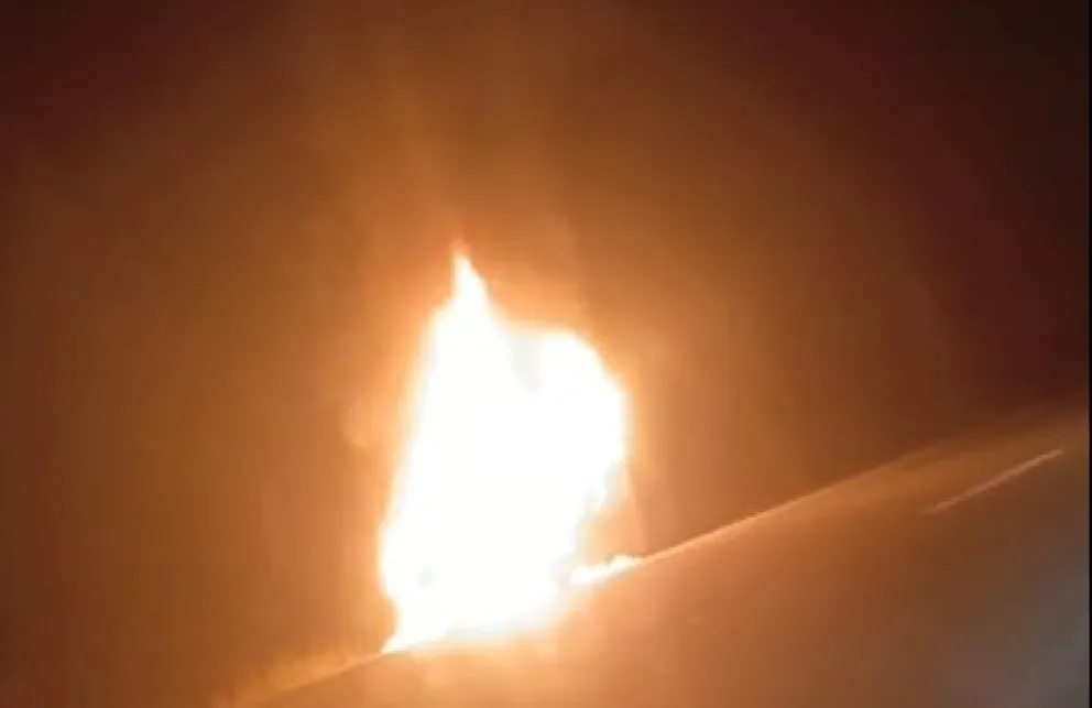 Las llamas tomaron un auto en la zona este de Bariloche.