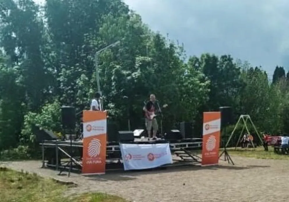 Una jornada de música y emprendimientos locales en el centro de la ciudad. Foto Municipalidad de Bariloche.