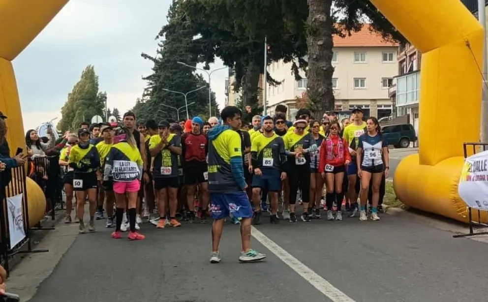 Deportistas barilochenses y de otras localidades en la largada. Fotos gentileza.  