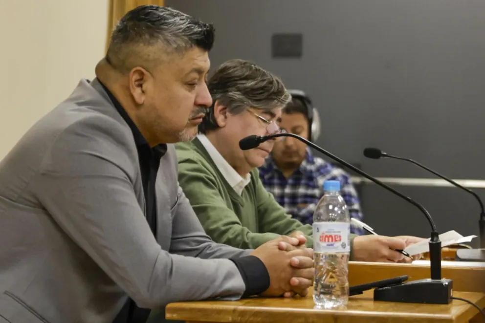 Imputaron por lesiones a Catrihual, funcionario municipal, su defensa anunció que buscará llegar a un acuerdo judicial. Fotos: Eugenia Neme