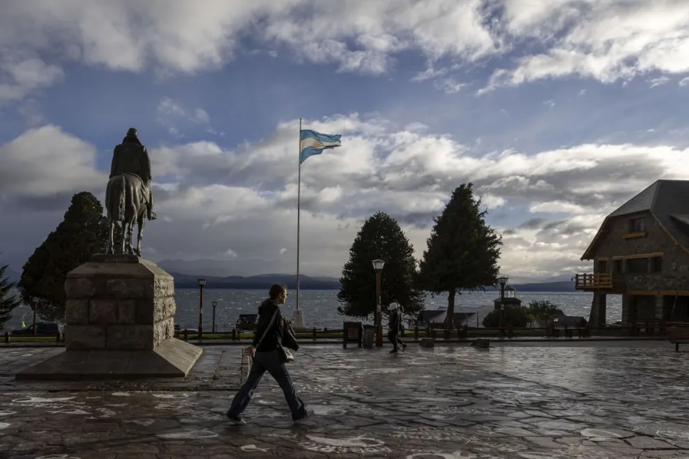 El sol de las tardes cambia por nubosidad variable.