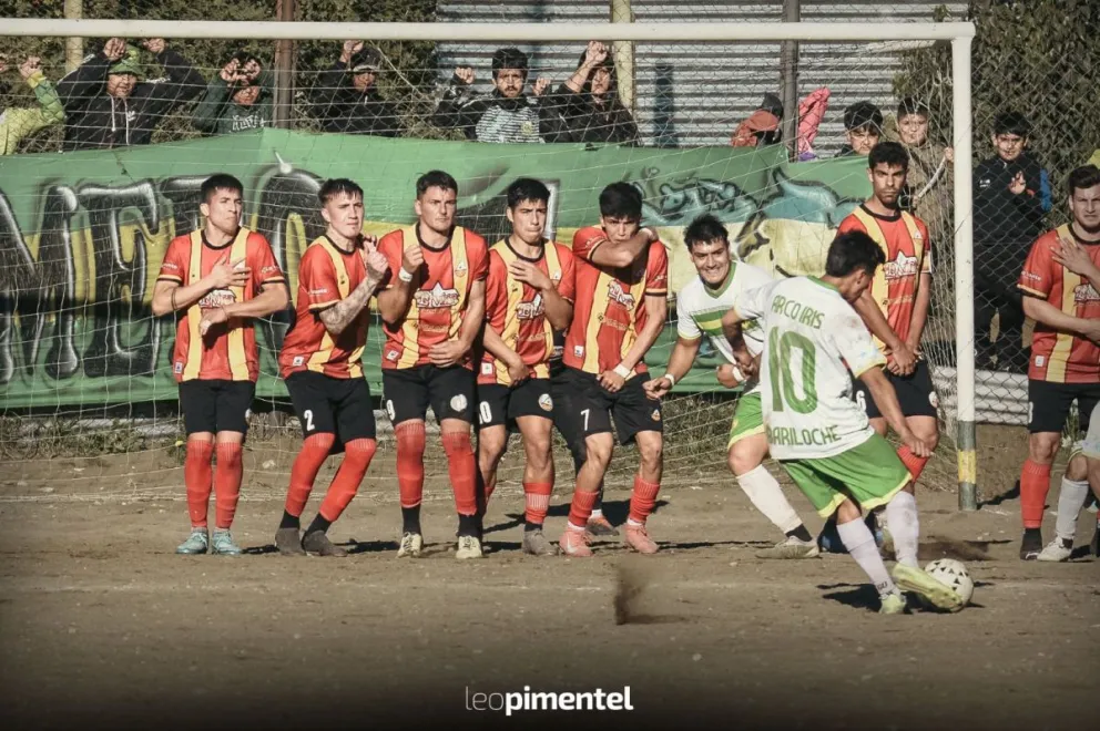 Buen triunfo de local para Arco Iris. Foto: Leo Pimentel. 