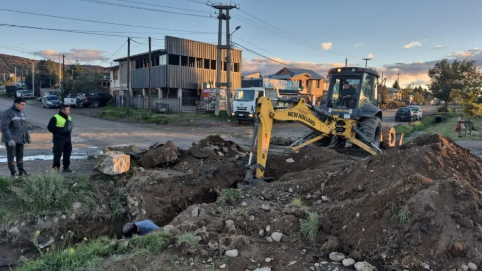 La obra, que comenzó en el sector de ingreso al supermercado Chango Más, continúa avanzando.