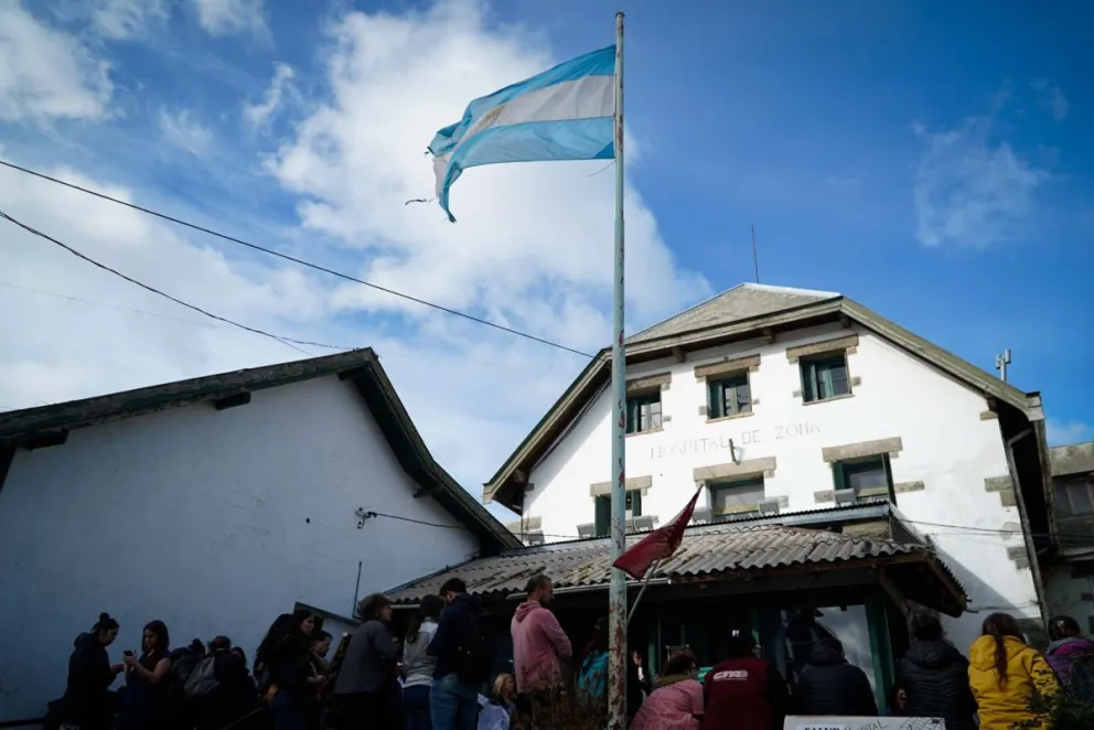 Paro y manifestación del personal de Salud en el Hospital Zonal Bariloche.