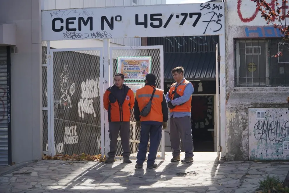 Suspenden las clases en la ESRN 105 y ESRN 45 por amenazas de tiroteo. 