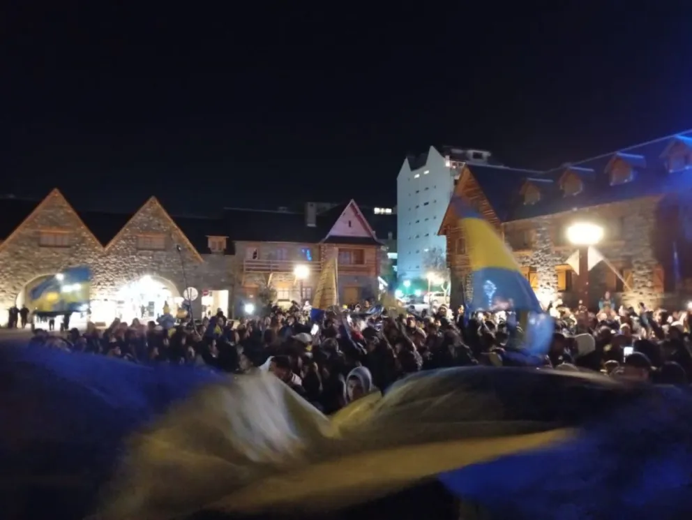 El epicentro fue el Centro Cívico, donde los hinchas de Boca celebraron el triunfo.