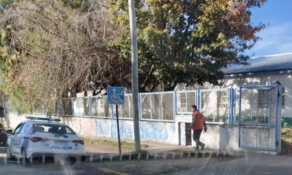 Protección Civil en las escuelas junto a la Policía. 