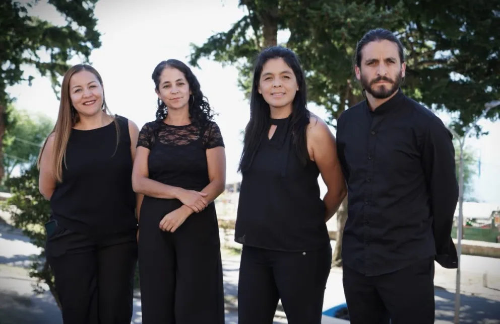 Marisel Vera, Camila Bendersky, Cecilia Basto y Jonathan Carrasco Correa son Ventisquero Negro.