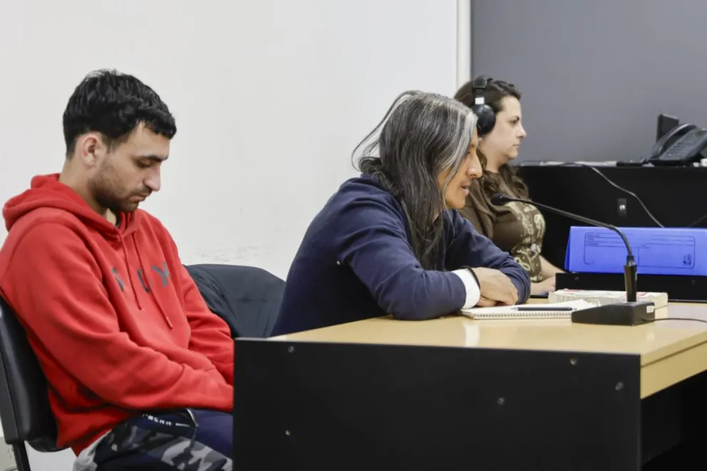 Ramón Garay otra vez al banquillo, esta vez, por tenencia de arma y encubrimiento. Fotos: Eugenia Neme