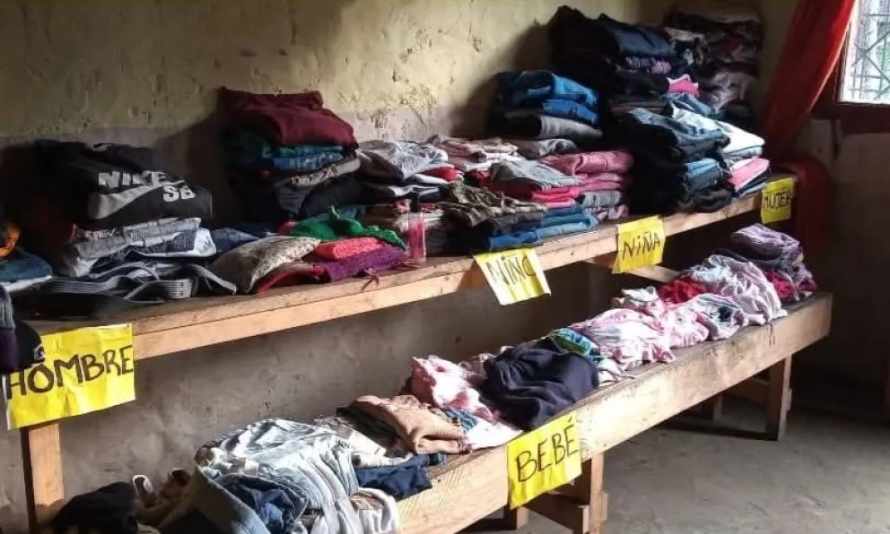 El roperito es un lugar de ayuda ya clásico, pero ahora la gente que va en busca de abrigo también pide comida (foto gentileza).