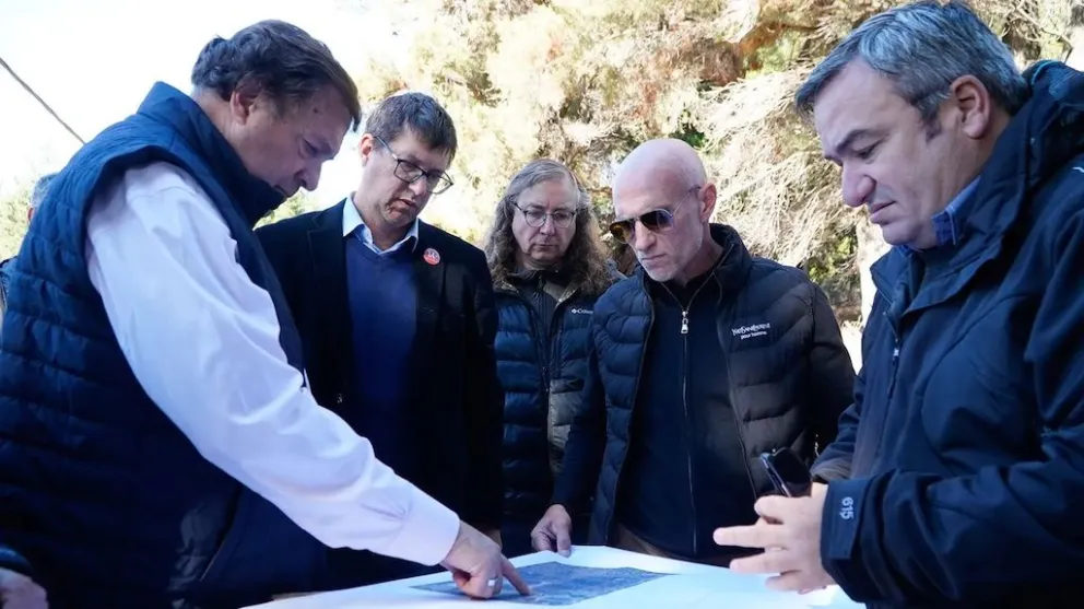 El gobernador junto a Diego Aguiar de la UNRN. 