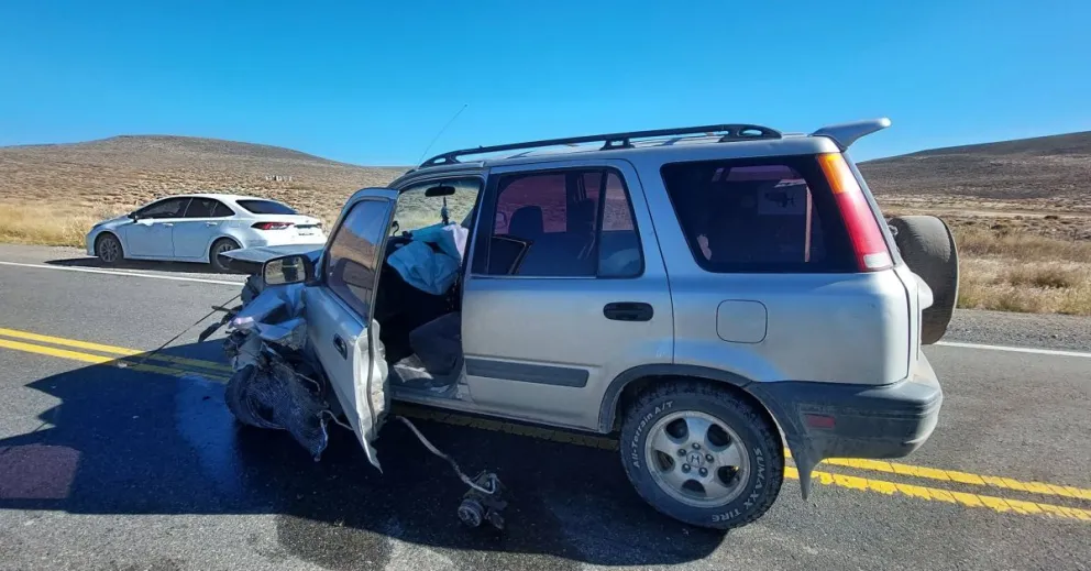 Cuatro heridos y pérdidas materiales importantes en choque sobre Ruta 237.