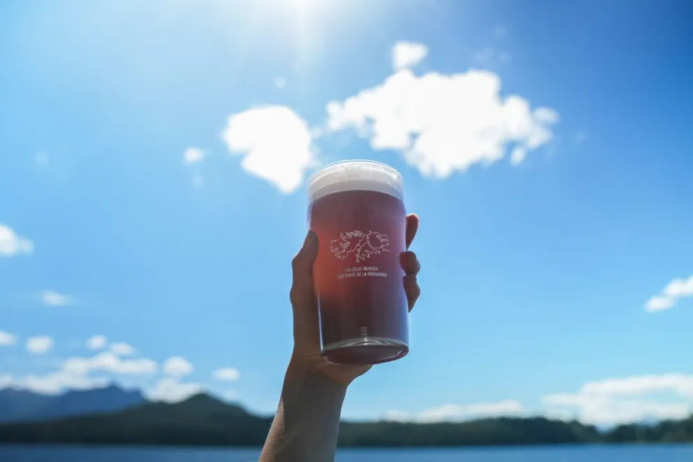 Fiel a su espíritu innovador, Cerveza Patagonia presenta “Isleña”, una nueva variedad de la Octava Canilla elaborada en su planta del kilómetro 24,7 de Circuito Chico