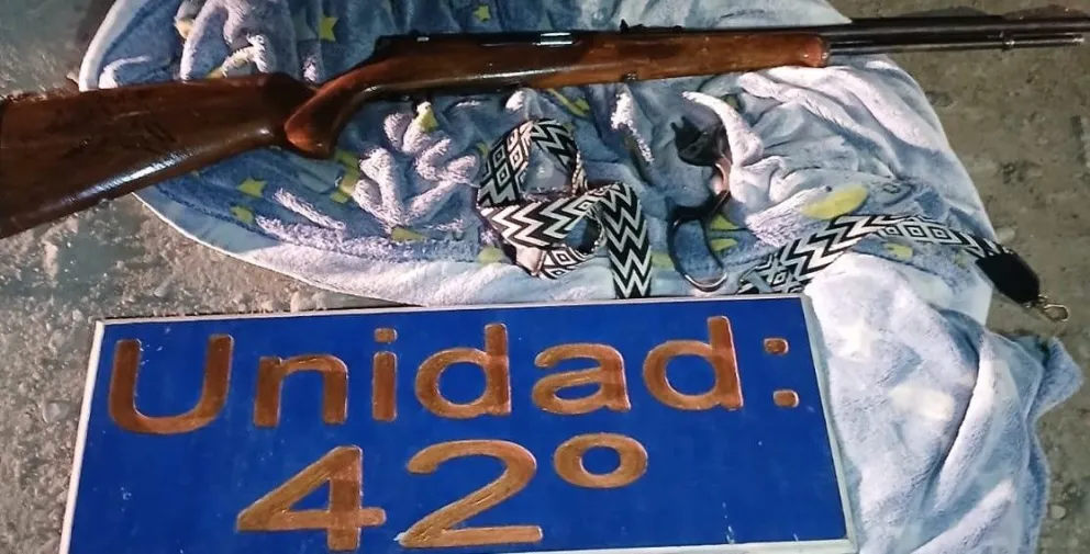 Tras el procedimiento ambos sujetos fueron trasladados a la dependencia policial.   