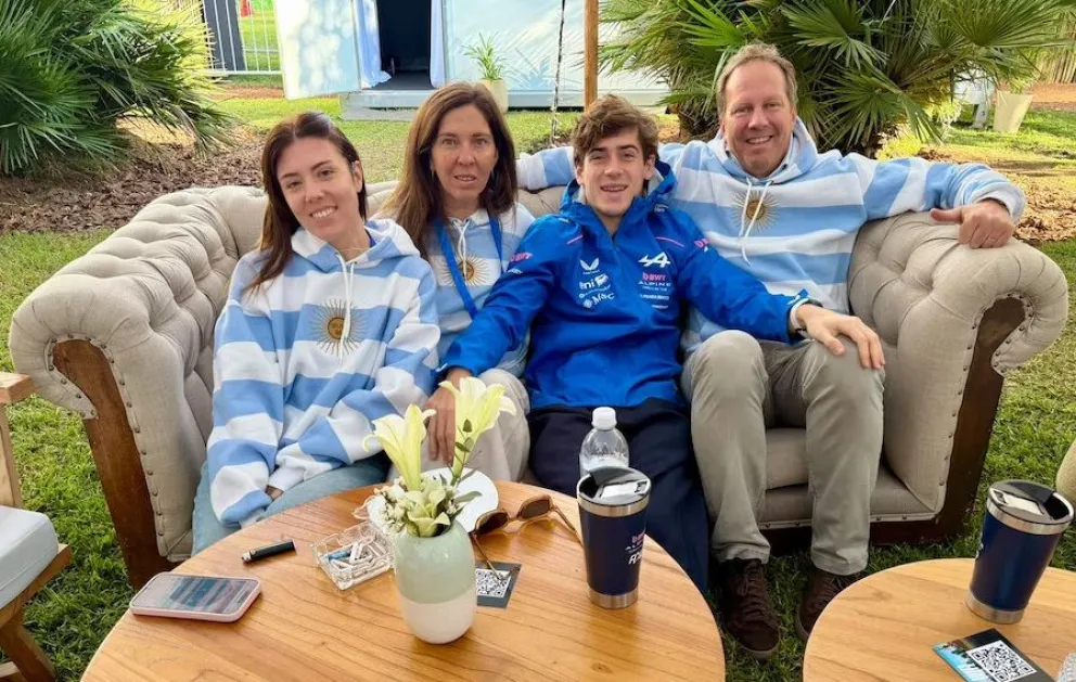 Jamie Campbell-Walter subió esta foto junto a María Catarineu y Franco Colapinto.