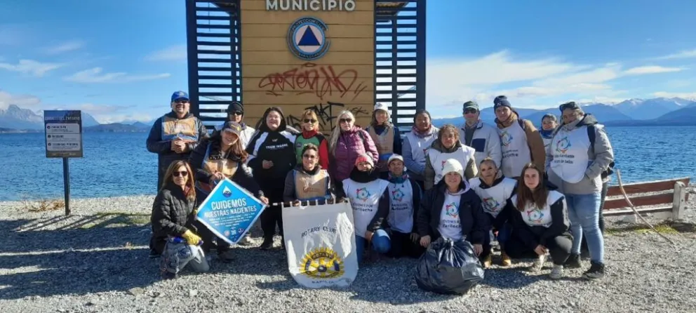 Reunió a distintas instituciones y voluntarios comprometidos con una ciudad más limpia y consciente. Fotos Municipalidad de Bariloche.