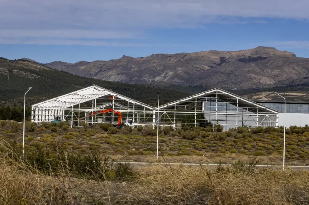 Cortes acelera con la llegada de Mercado Libre con un centro de distribución en Bariloche. 