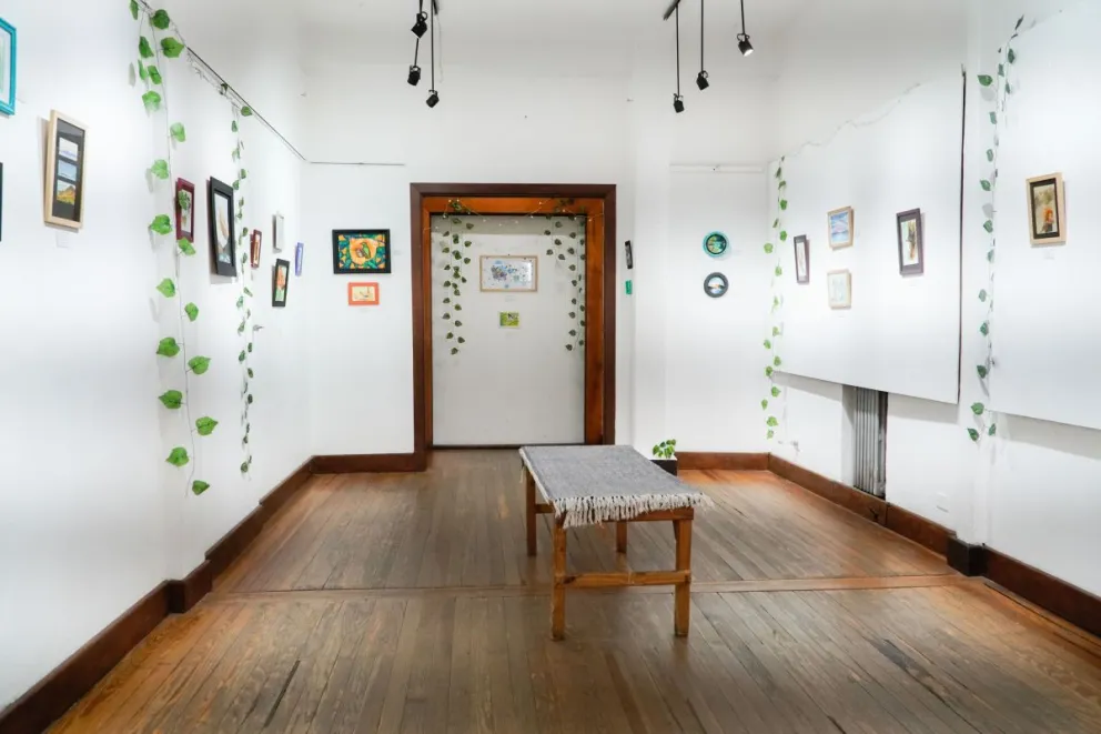 La sala Frey, a partir de una muestra pictórica, se transformó en pura naturaleza (foto: Facundo Pardo).