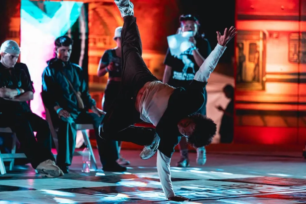 Joaco, de 21 años, se lleva su flow en la valija para competir en Japón. 