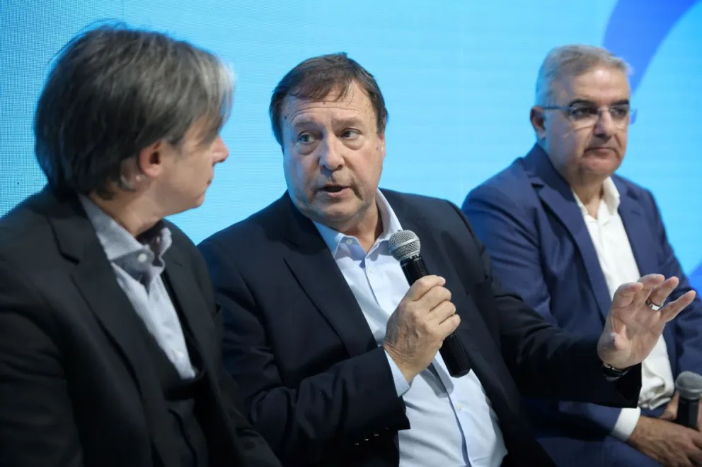 Weretilneck fue parte de un encuentro sobre financiamiento territorial y políticas públicas (fotos gentileza).