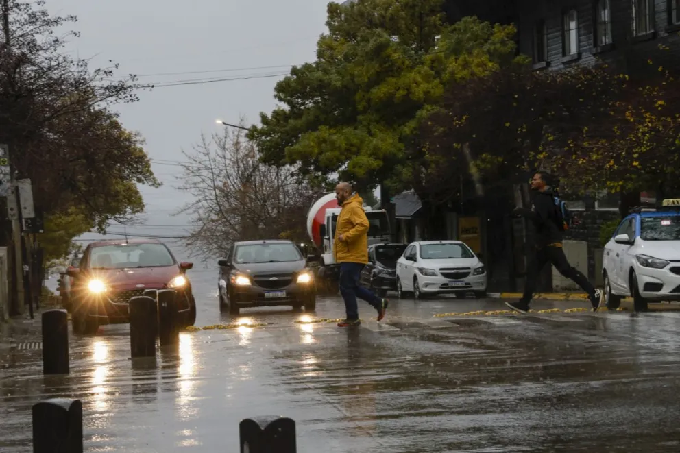 Con bajas temperaturas y abundantes precipitaciones, se vive el otoño en Bariloche. 