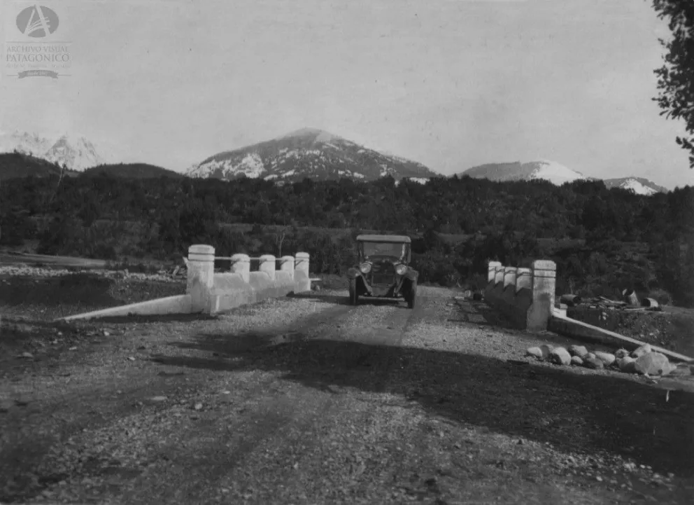 El puente del kilómetro 10,500 de la Avenida Bustillo / Foto Archivo Visual Patagónico 