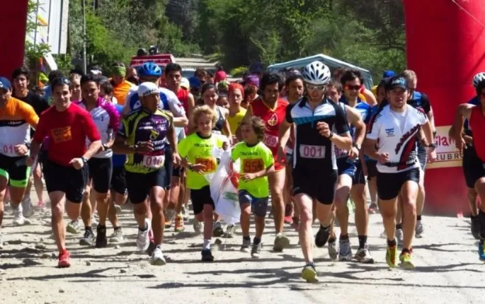 Largada de una edición anterior. La propuesta reúne a deportistas locales y vecinos. Fotos: Evento / @cross.aventura.324 