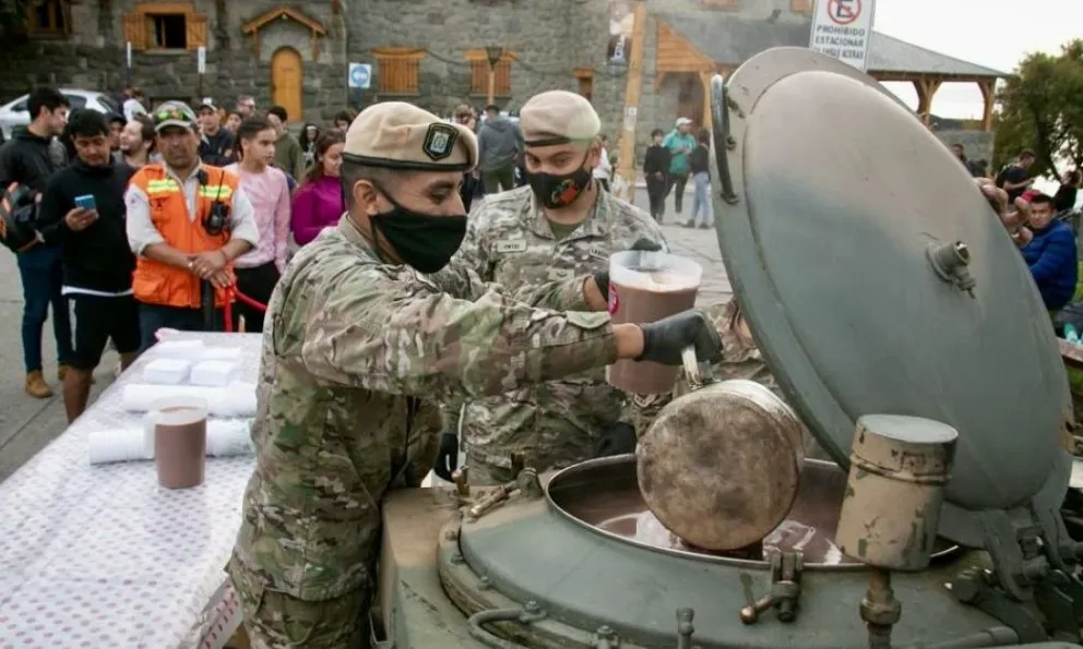 El chocolate del Ejército es un clásico en el aniversario de la ciudad. 