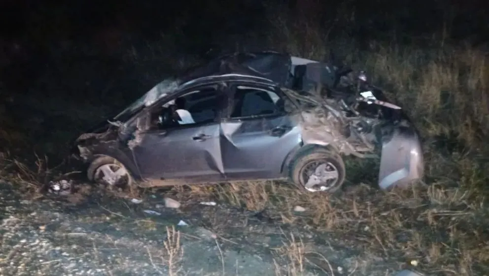 Así quedó el vehículo luego del vuelco. Foto Económicas Bariloche 